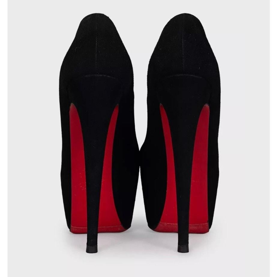 Christian Louboutin Black Suede Platform Pumps Size 37 In condizioni buone in vendita a Krakow, PL