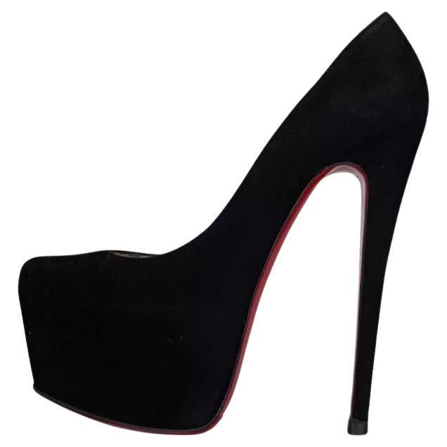 Christian Louboutin Black Suede Platform Pumps Size 37 in vendita