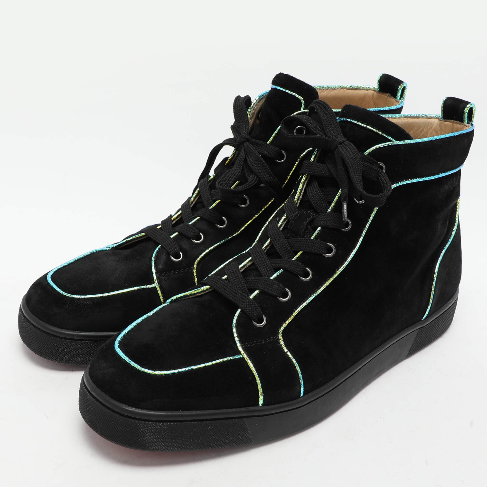 Añade un toque llamativo a tu atuendo con estas zapatillas. Están fabricadas con materiales de primera calidad y llevan cordones en los empeines y plantillas relajantes. La suela duradera de este par pretende proporcionarte comodidad a diario.