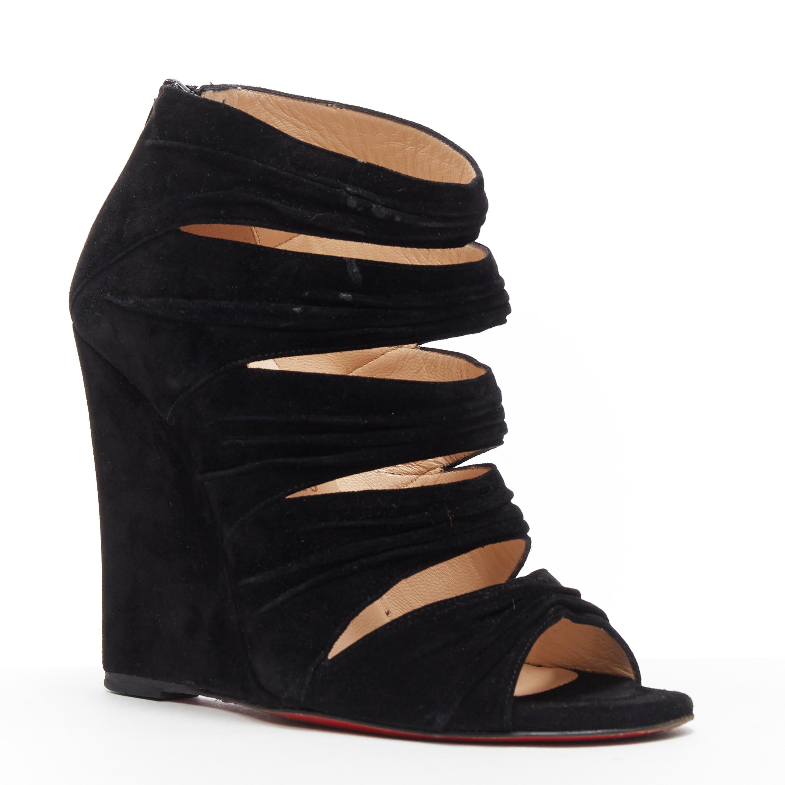 CHRISTIAN LOUBOUTIN black suede rusched strappy open toe wedge bootie heel EU37
Brand: Christian Louboutin
Designer: Christian Louboutin
Model Name / Style: Wedge
Material: Suede
Color: Black
Pattern: Solid
Closure: Zip
Extra Detail: High (3-3.9 in)
