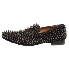 Christian Louboutin Schwarze Loafers aus Wildleder mit Spike-Muster Größe 42,5