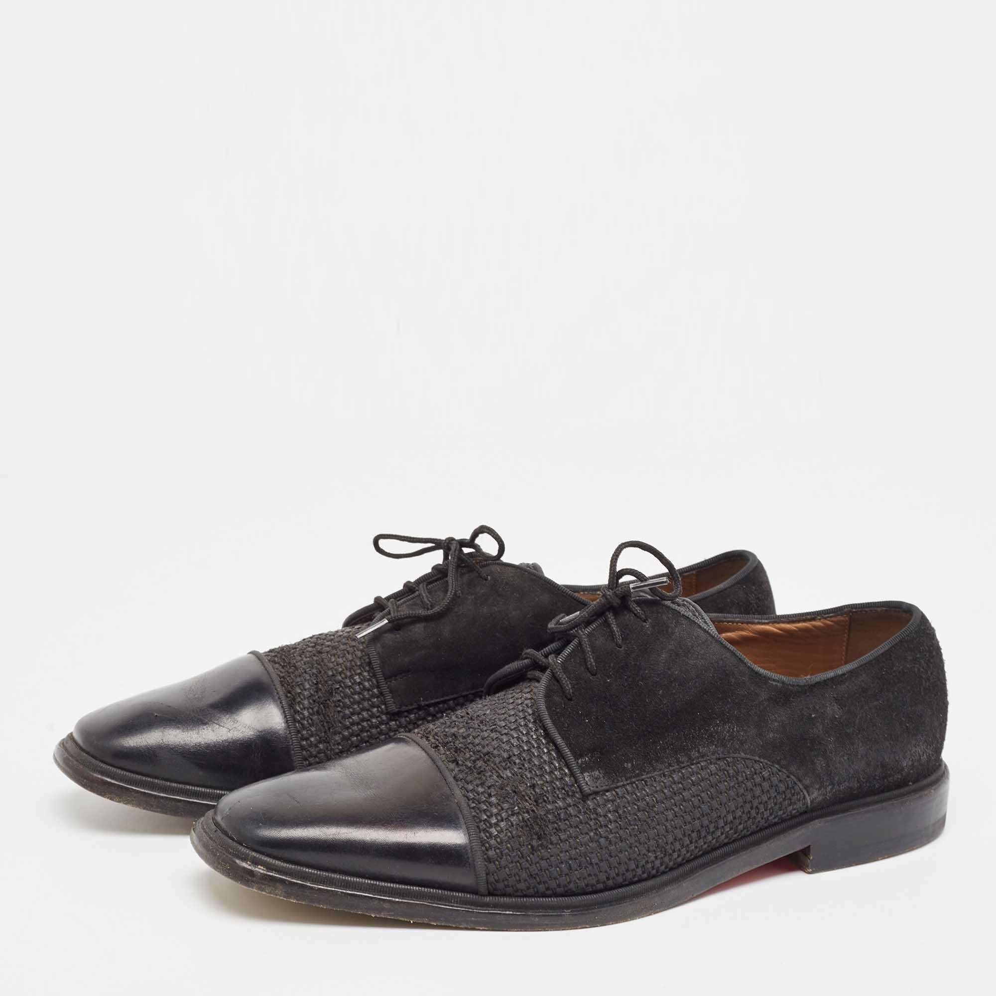 Donnez à votre tenue une touche de luxe avec cette paire de derbies Christian Louboutin. Ils sont parfaitement cousus pour vous permettre de vous démarquer pendant longtemps.