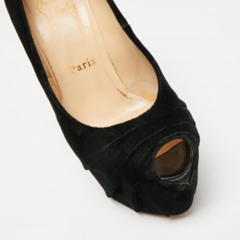 Christian Louboutin Velluto Nero Drapesse Peep-Toe Platform Pumps Taglia 36 in vendita 3