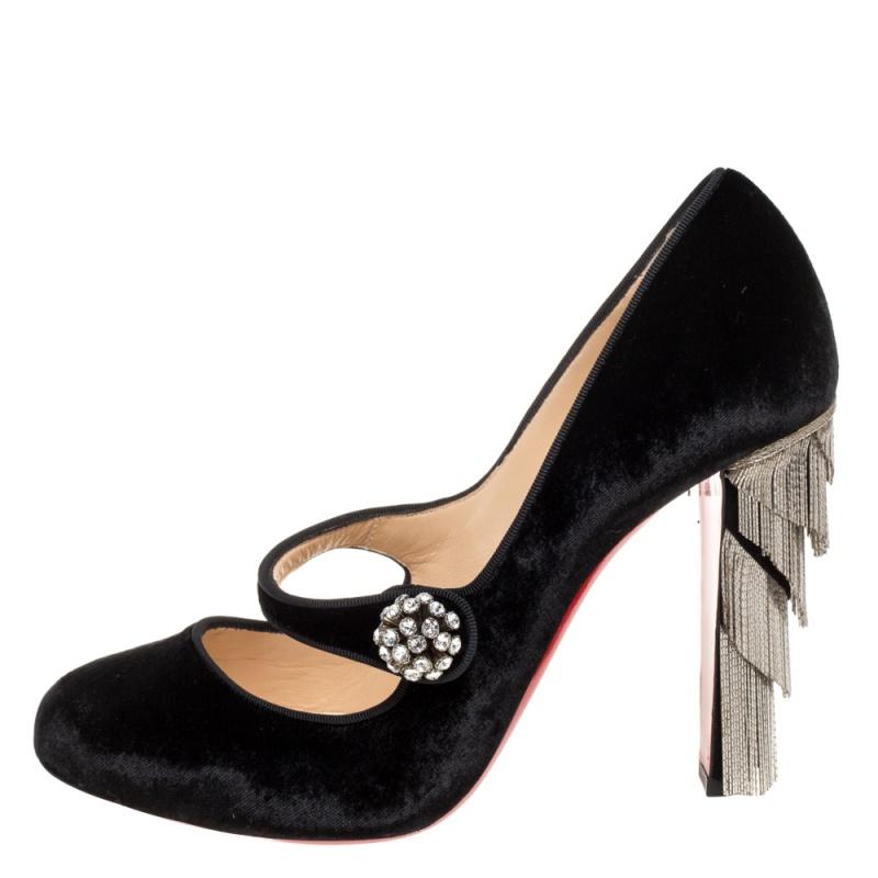  Look fabulous in this pair of pumps, crafted out of velvet. Pick this pair of Christian Louboutin pumps to flaunt a simple yet stylish look. The plush design of these classic Black pumps will lend a stylish and elegant touch to your look.

