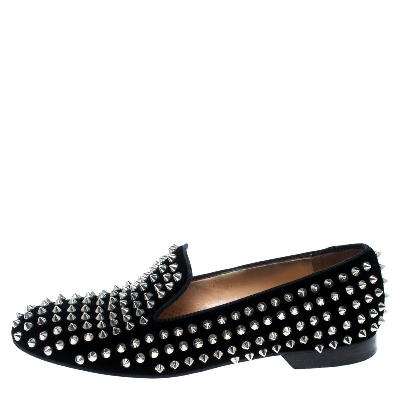 Add some edge to your look with this pair of Christian Louboutin Rollerboy Spike flats. Made from black velvet, their sophisticated and exotic look is coupled with matching spikes all over the shoes. Lined with beige leather, these flats feature low
