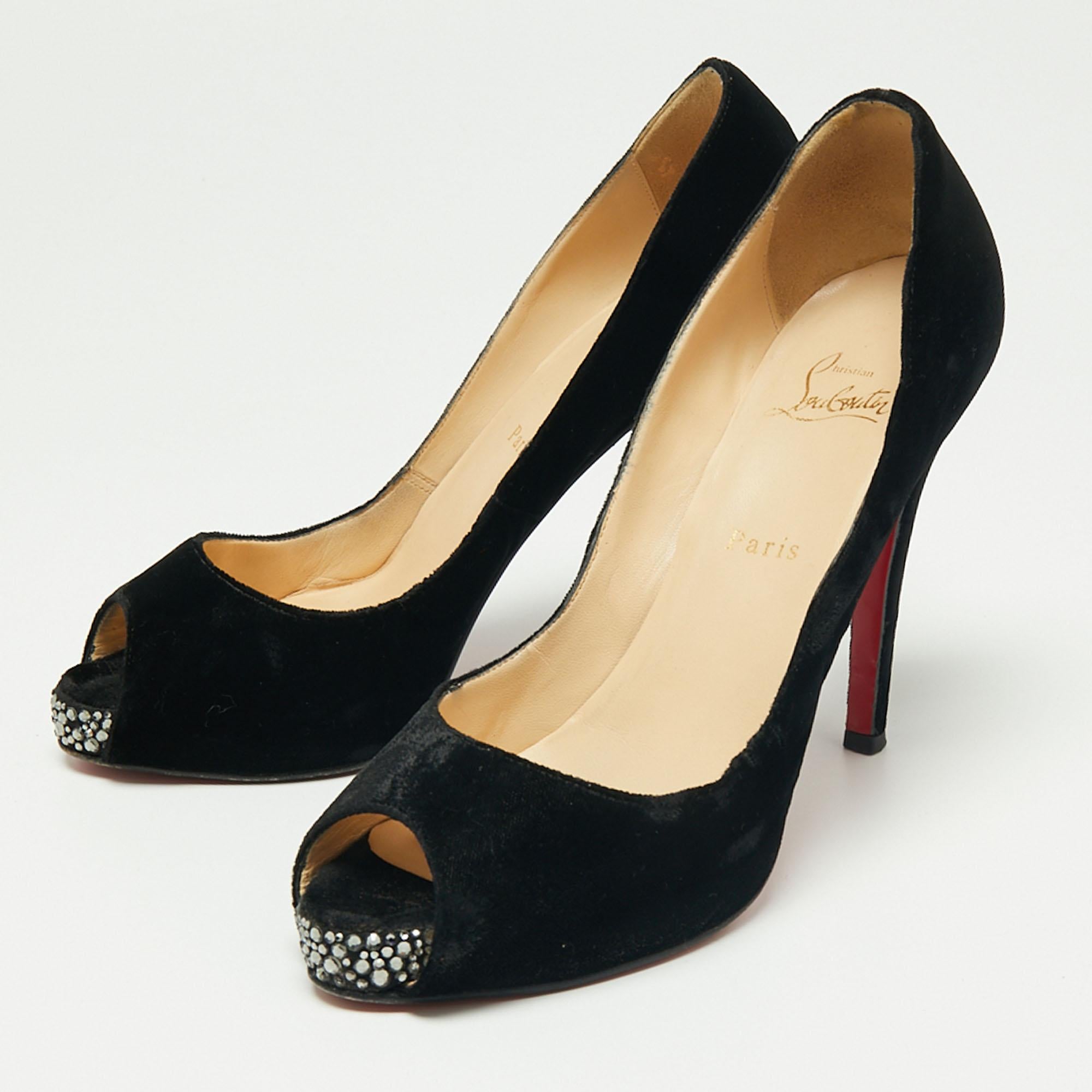 These Christian Louboutin pumps exude a refined style and sophisticated vibe with their minimal design. Crafted from black velvet, they are highlighted by crystals on the toes. These beauties are finished off with stiletto heels and low platforms.