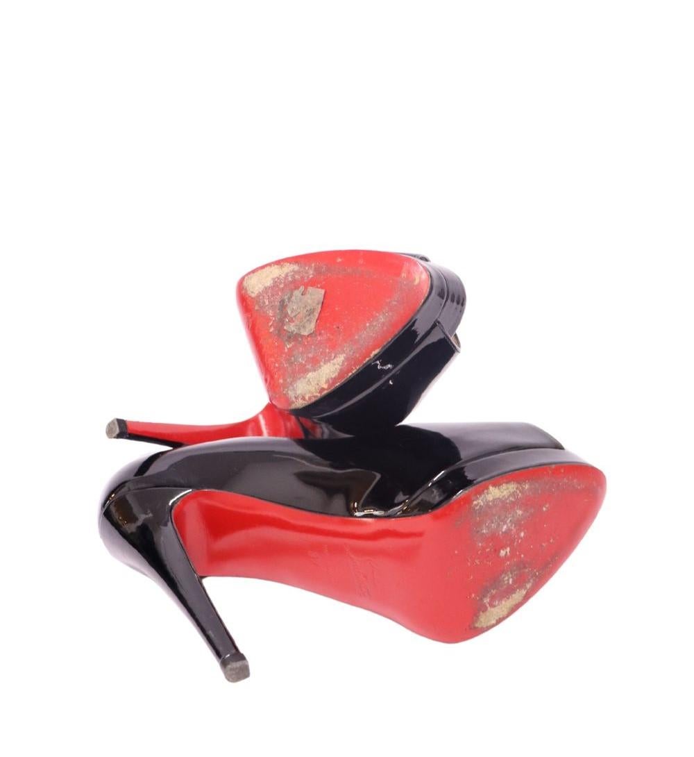 Command attention with these iconic Christian Louboutin black patent leather peep-toe platform pumps. Featuring the brand’s signature red lacquered sole, these stunning heels are crafted from glossy black patent leather with a sultry peep-toe and