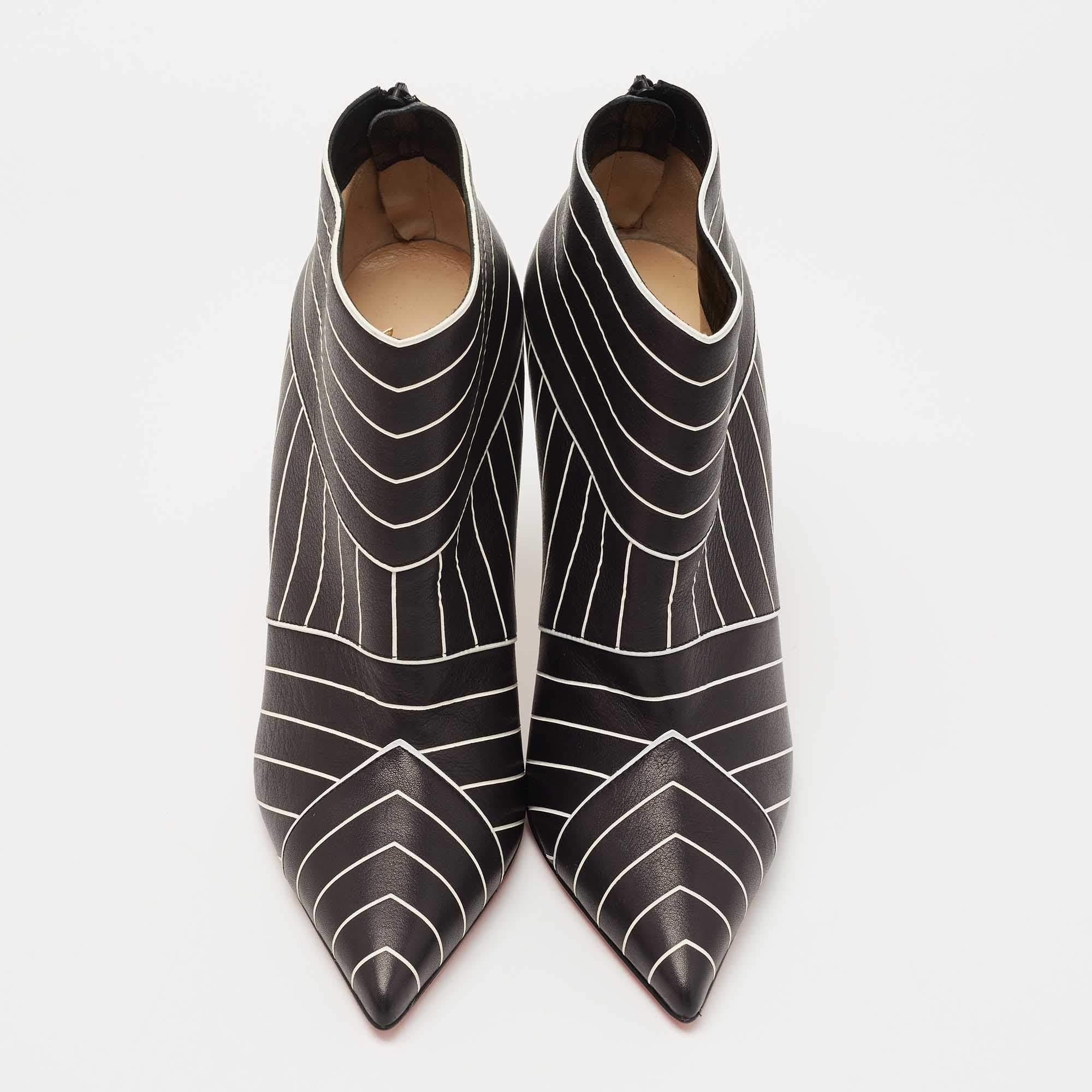 Meticulously designed into a smart silhouette, these boots are on-point with style. They come with comfortable insoles and durable outsoles to last you forever. These boots are just amazing, and you definitely need to get them right away.

Includes: