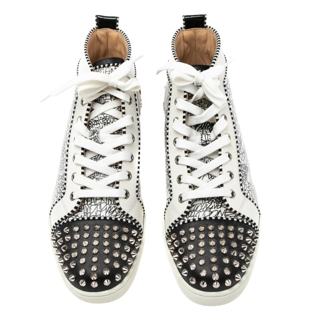 Feel great in your casual wear every time you step out in these Louis Orlato Spike sneakers from Christian Louboutin. They have been crafted using black-white patent leather and leather and are embellished with Spike details on the toes. They show