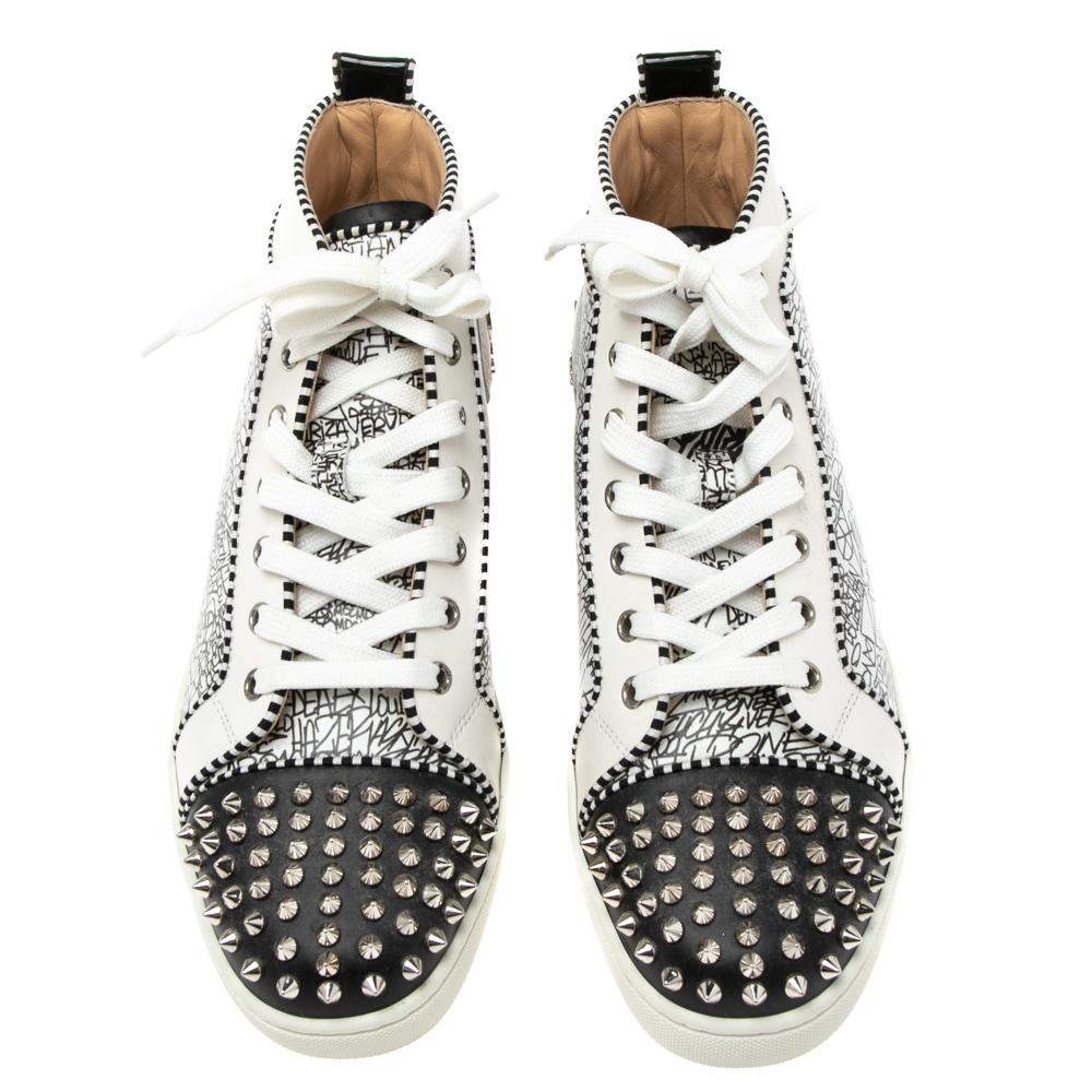 Feel great in your casual wear every time you step out in these Louis Orlato Spike sneakers from Christian Louboutin. They have been crafted using black-white patent leather and leather and are embellished with Spike details on the toes. They show