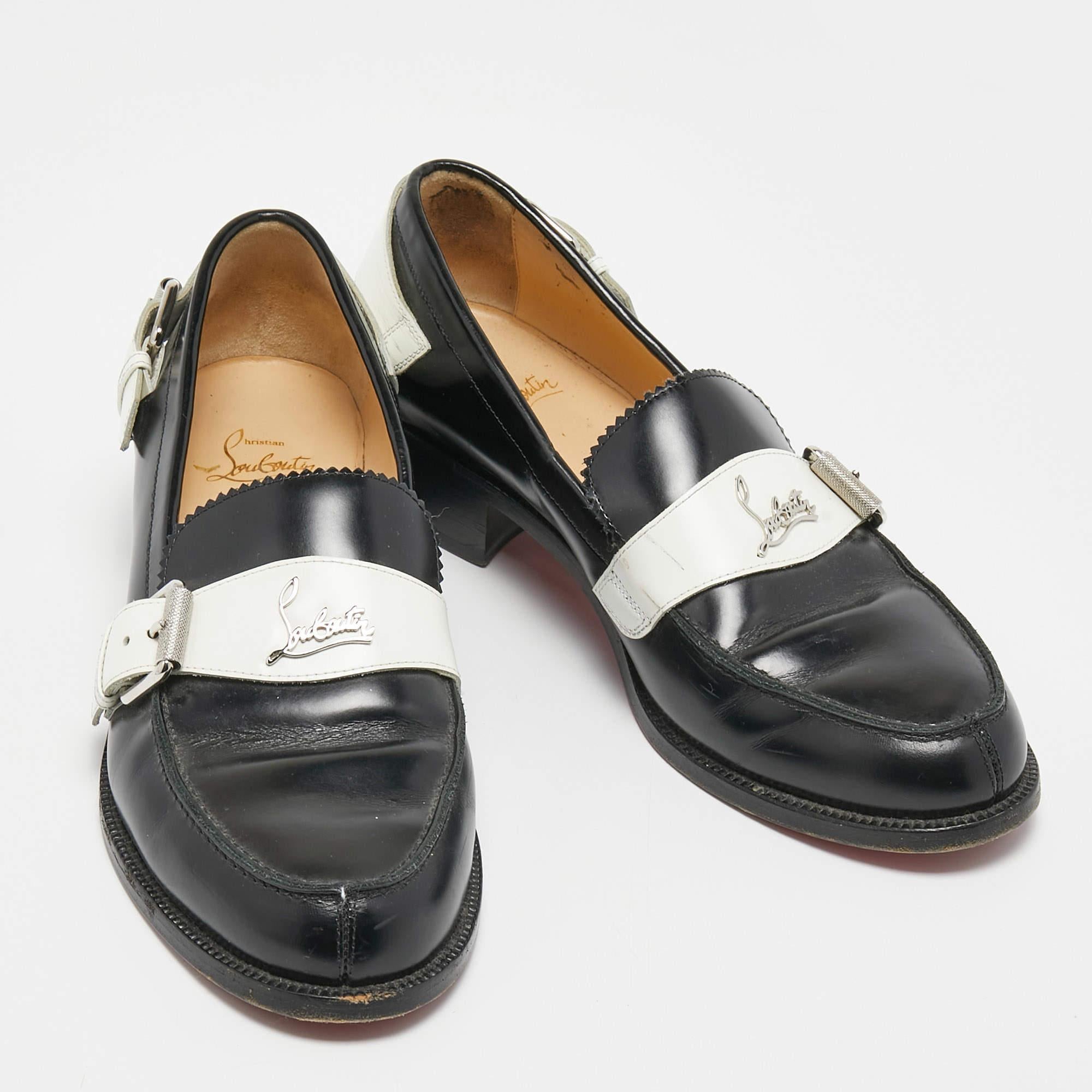 Practical, fashionable, and durable—these designer loafers are carefully built to be fine companions to your everyday style. They come made using the best materials to be a prized buy.


Includes
Original Dustbag