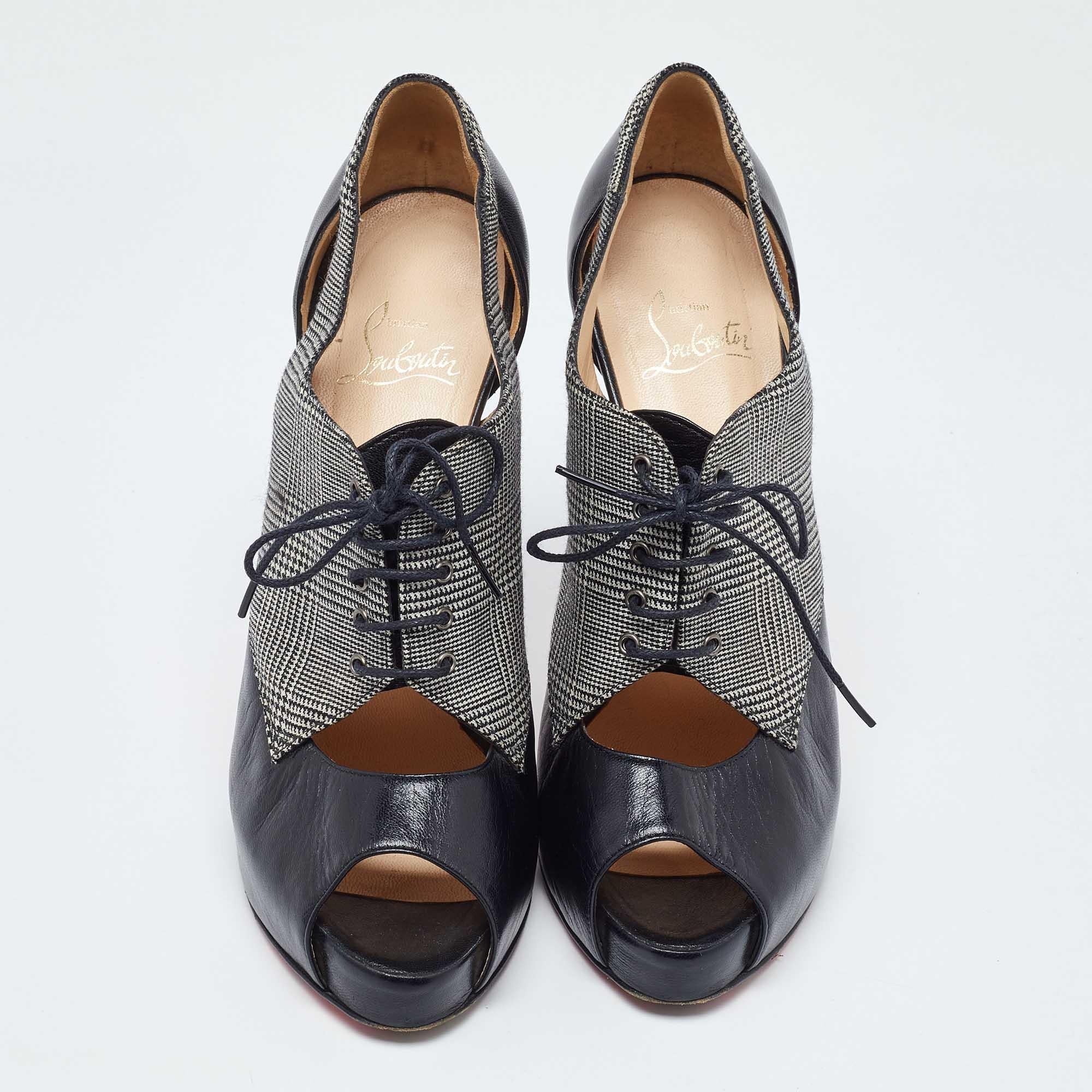 Christian Louboutin Black/White Leather Tartan Platform Oxford Booties Size 39.5 In Good Condition In Dubai, Al Qouz 2