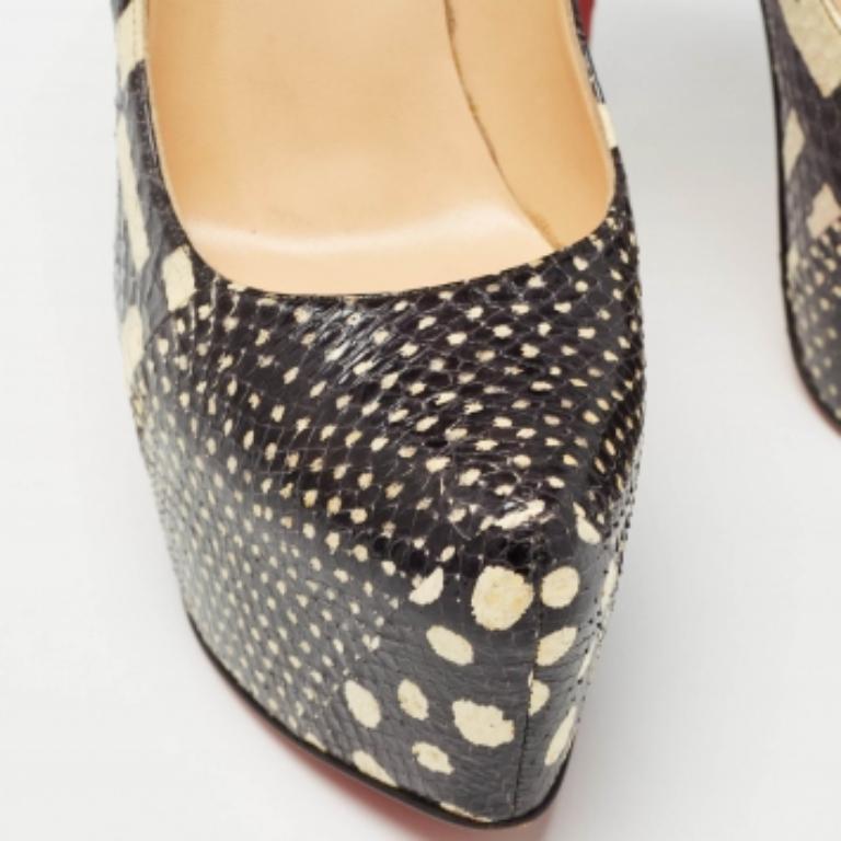 Christian Louboutin Escarpins Lady Daf en peau de serpent imprimée noir/blanc Taille 37 Pour femmes en vente