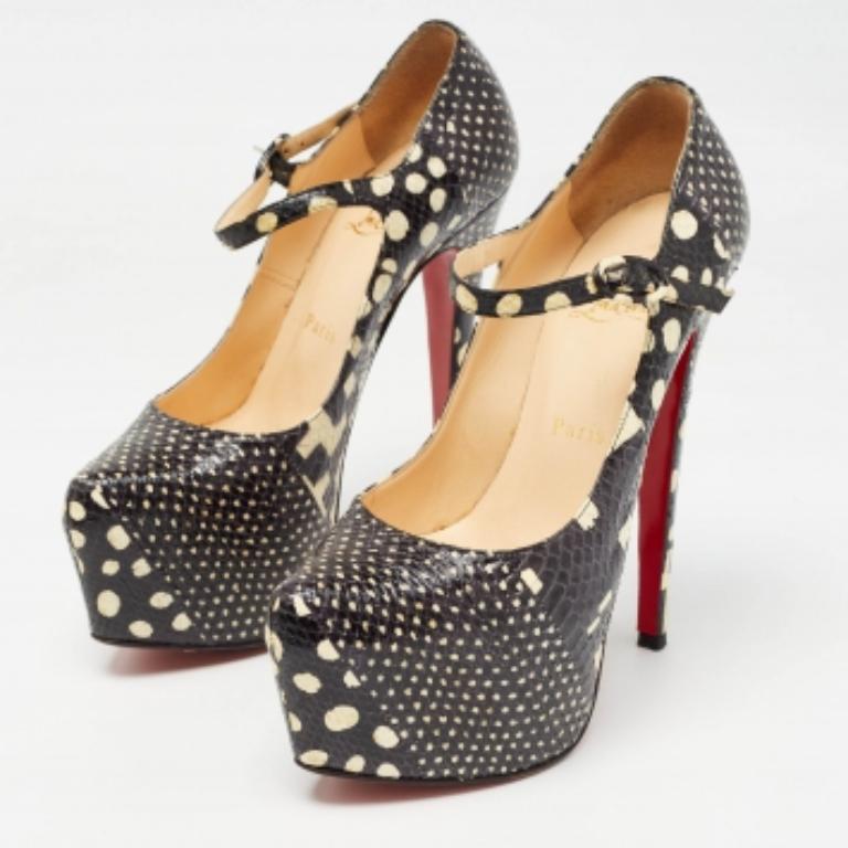 Christian Louboutin Escarpins Lady Daf en peau de serpent imprimée noir/blanc Taille 37 en vente 3