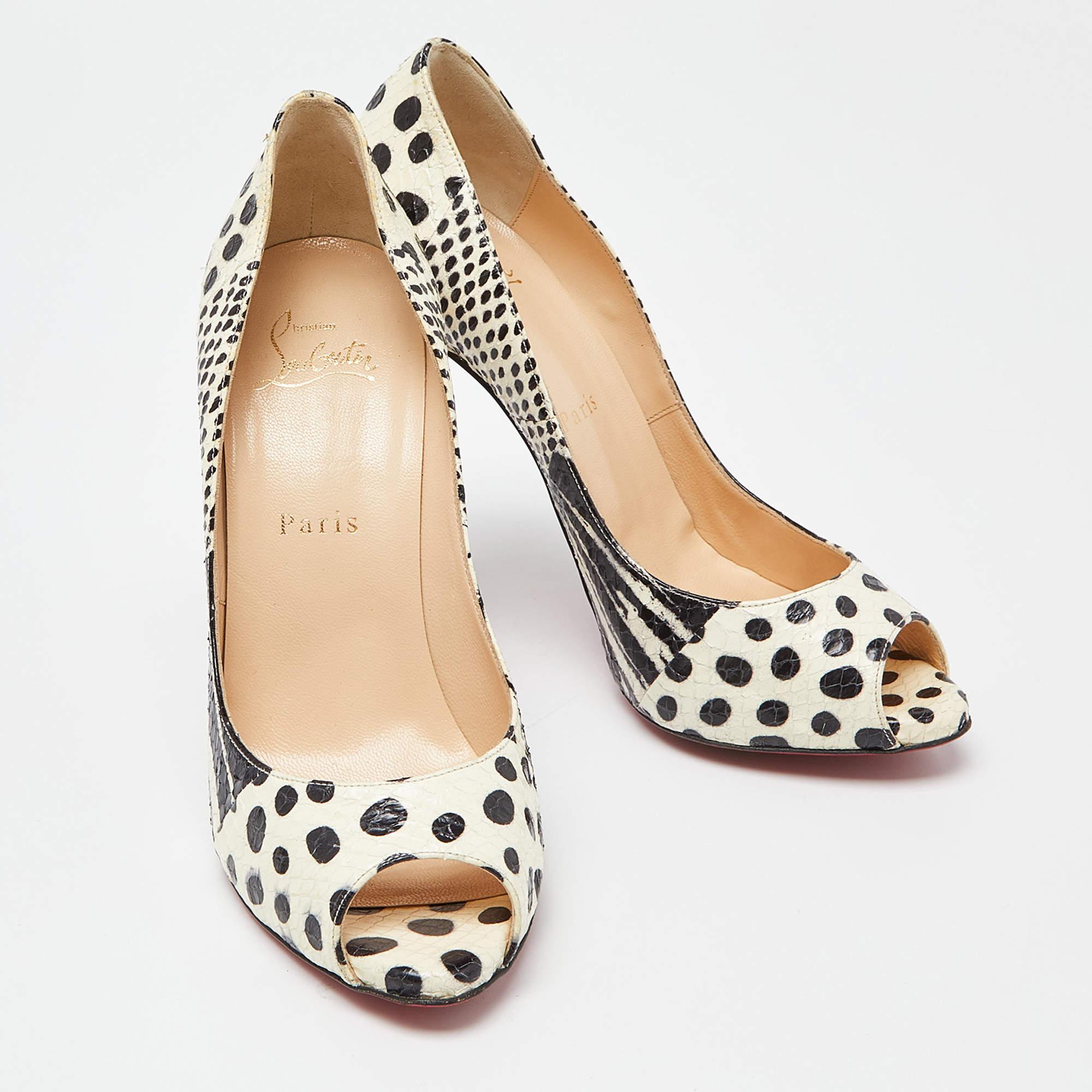 Christian Louboutin Black/White Watersnake Printed Flo Pumps Size 37.5 In Fair Condition For Sale In Dubai, Al Qouz 2
