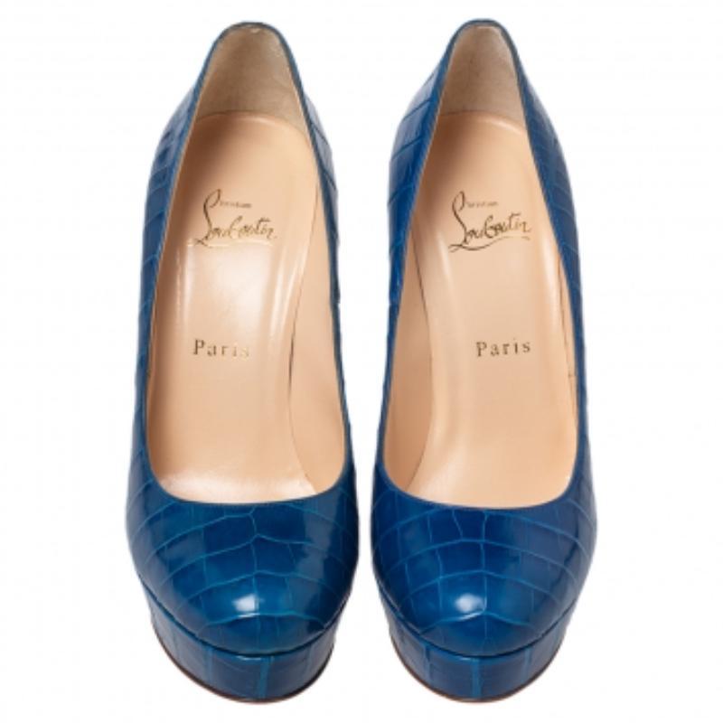 Christian Louboutin escarpins Bianca à plateforme en cuir d'alligator bleu, taille 39 Bon état à Dubai, Al Qouz 2
