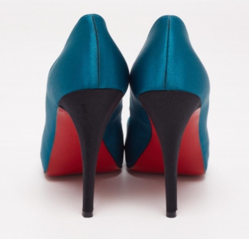Christian Louboutin Bleu/Noir Satin Very Prive Peep Toe Platform Pumps Size 40 en vente 1