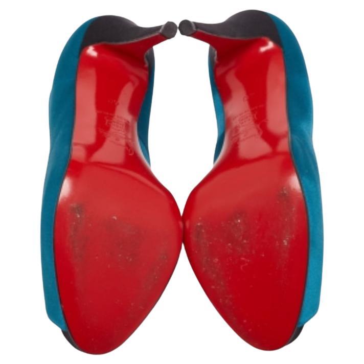 Christian Louboutin Bleu/Noir Satin Very Prive Peep Toe Platform Pumps Size 40 en vente 4