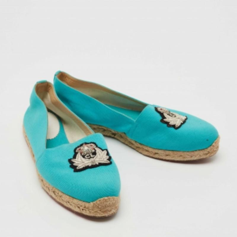 Blu Christian Louboutin: Appartamenti in tela blu con cresta ricamata Gala Taglia 40 in vendita