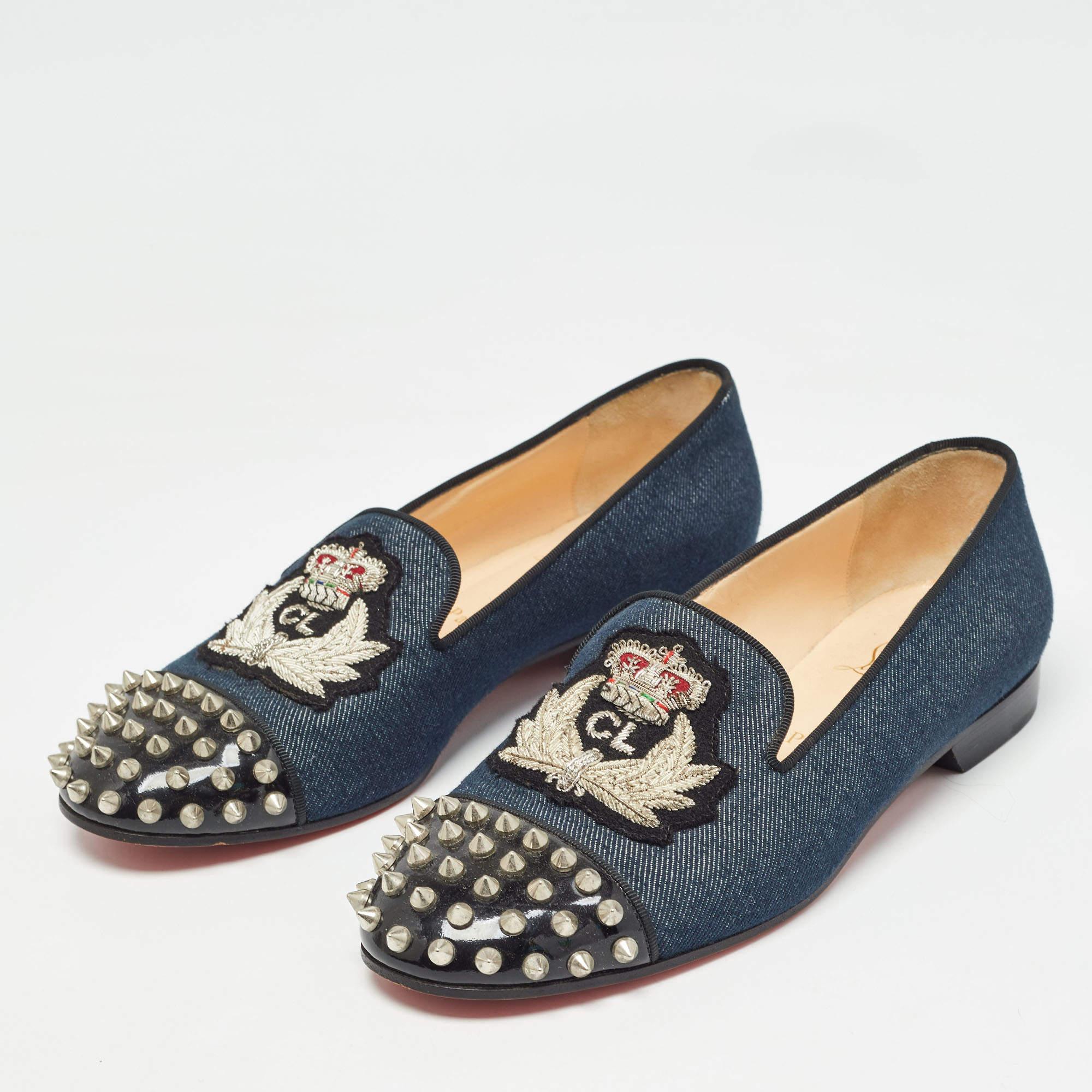 Let this classy pair be your first choice when you're out for a long day. These designer shoes have well sewn uppers beautifully set on durable soles.
