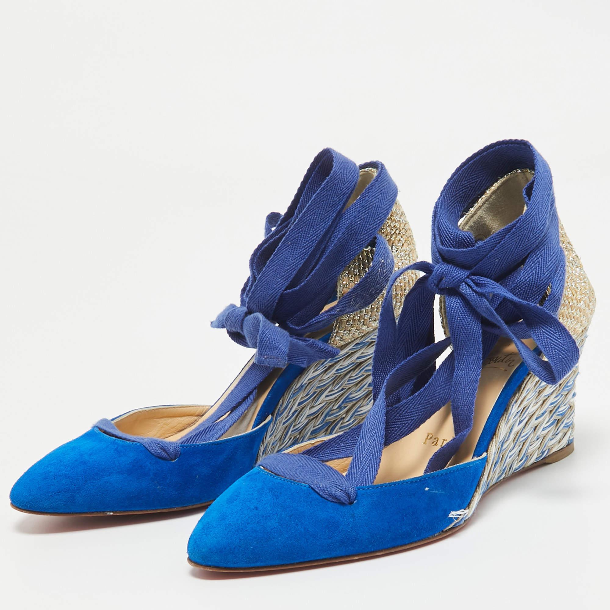 Haz una declaración de estilo chic con estos zapatos de salón de diseño. Presentan tacones resistentes y suelas duraderas perfectas para tus salidas a la moda