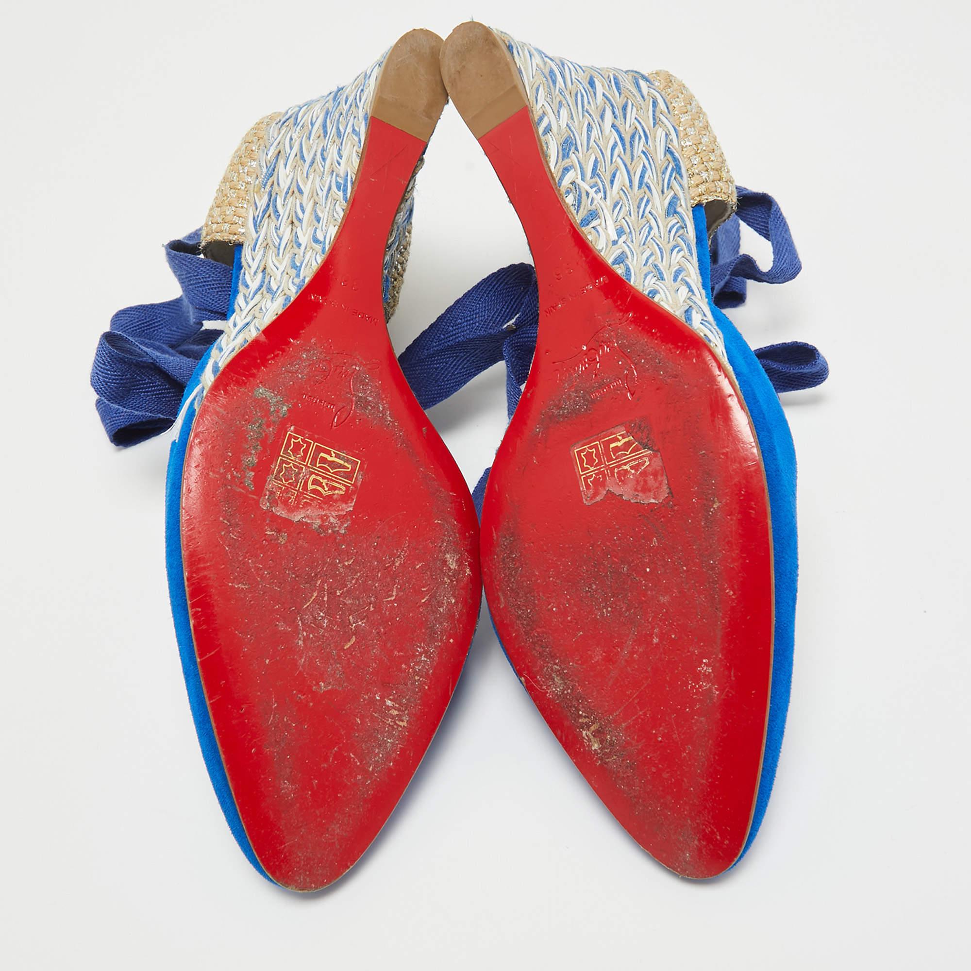 Christian Louboutin Bombas de cuña de rafia y ante azul/dorado talla 36 en venta 1