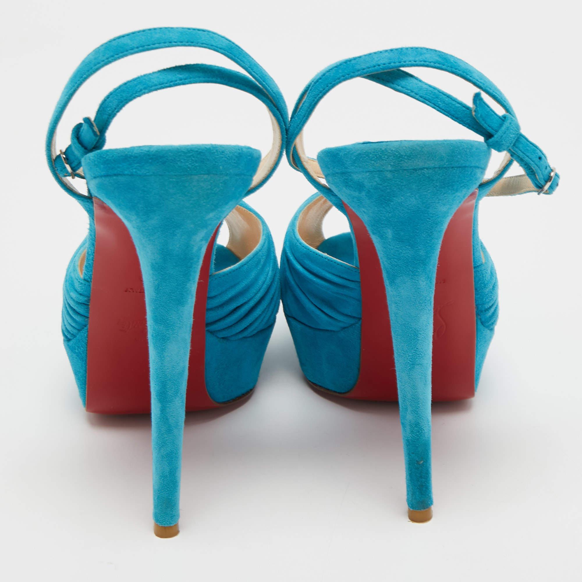 Christian Louboutin Blaue Sandalen aus geknotetem Wildleder Greissimo mit Knöchelriemen Größe 40,5 im Zustand „Gut“ im Angebot in Dubai, Al Qouz 2