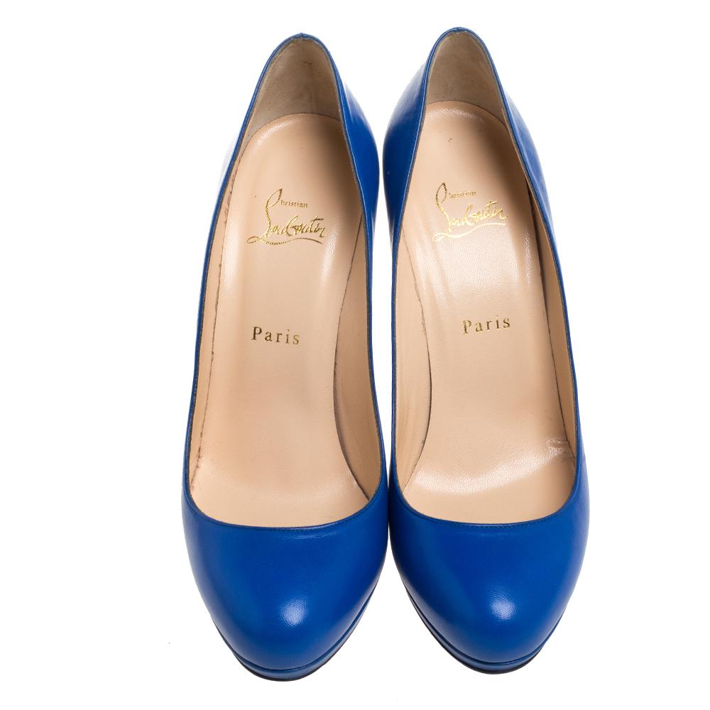 Every shoe collection needs a pair of ageless pumps as enchanting as this one from Christian Louboutin. Made from fine leather in a blue shade, these pumps flaunt almond toes forming a flattering arch that ends on 11.5 cm stiletto heels supported by