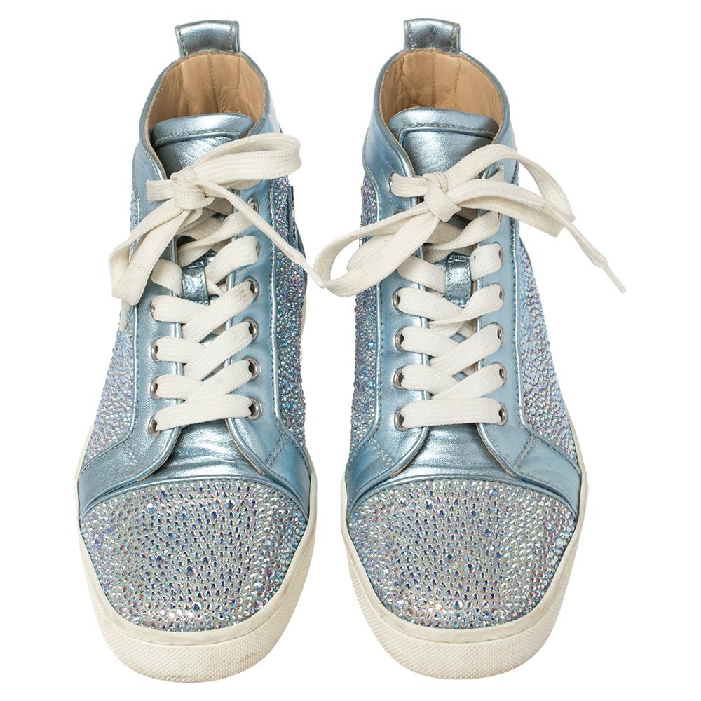 Outline effortless looks in these high-top sneakers from Christain Louboutin! They have been crafted from blue leather and styled with eye-catching embellishments on the exterior, round toes, lace-ups on the vamps, and pull tabs on the counters.