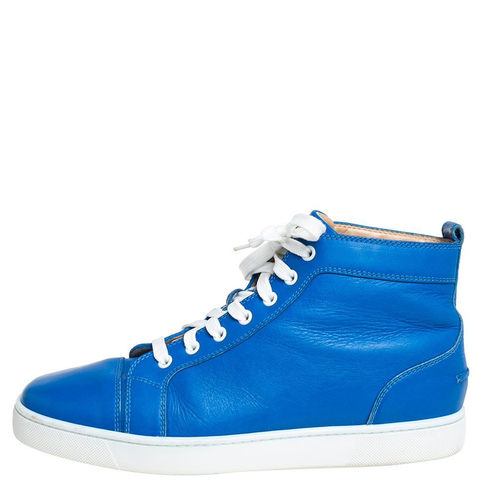 A pair that will see you through a long day in full comfort! Crafted using blue leather, these Christian Louboutin sneakers are designed in a high-top style with lace-up closure along the front. The sneakers are finished with the signature red on