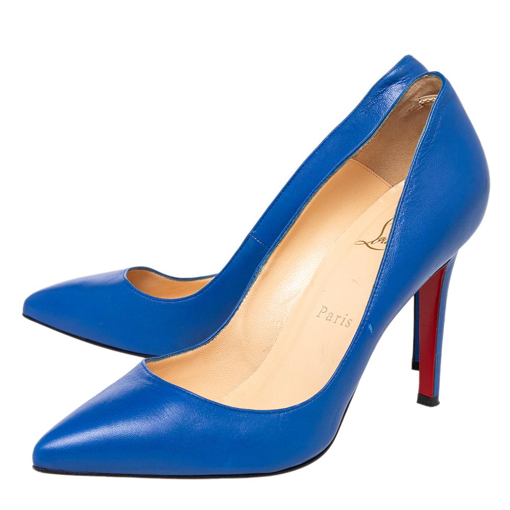 Dazzle everyone with these Louboutins by owning them today. Crafted from leather, these blue Pigalle pumps carry a mesmerizing shape with pointed toes and 10 cm heels. Complete with the signature red soles, this pair truly embodies the fine art of