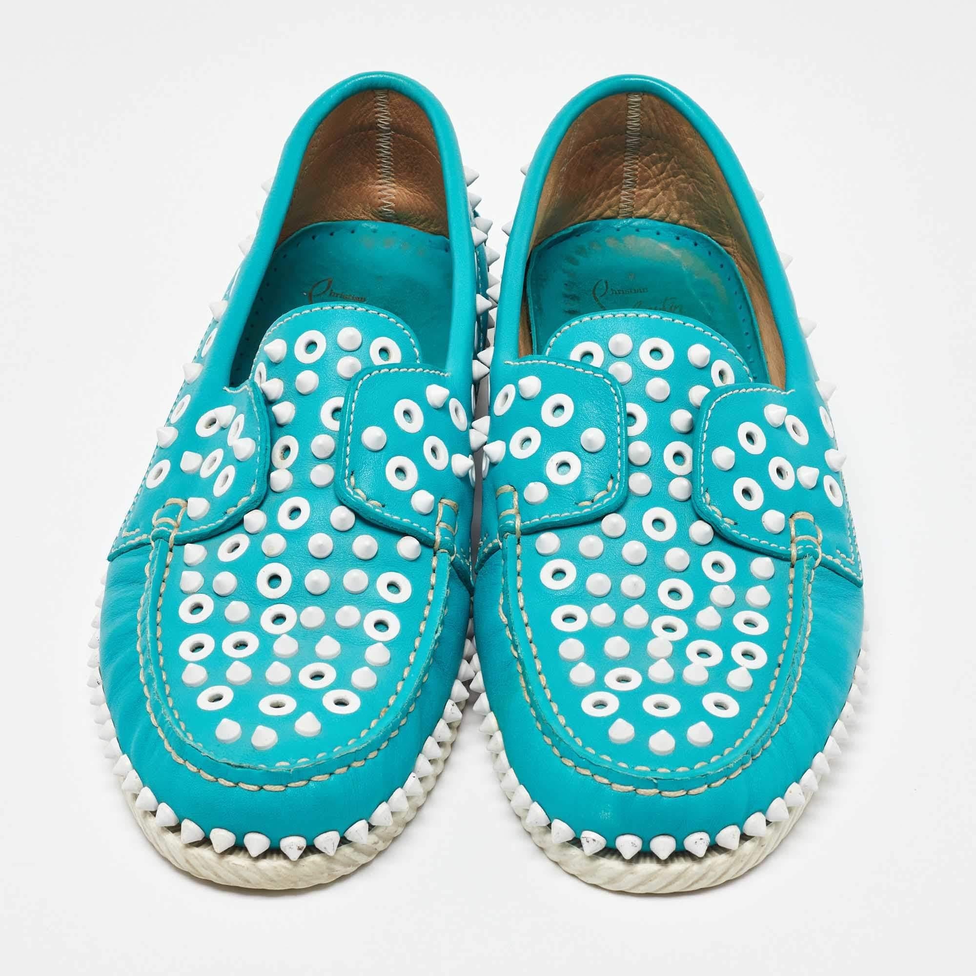 Bleu Christian Louboutin - Mocassins de yacht à pointes en cuir bleu, taille 43 en vente