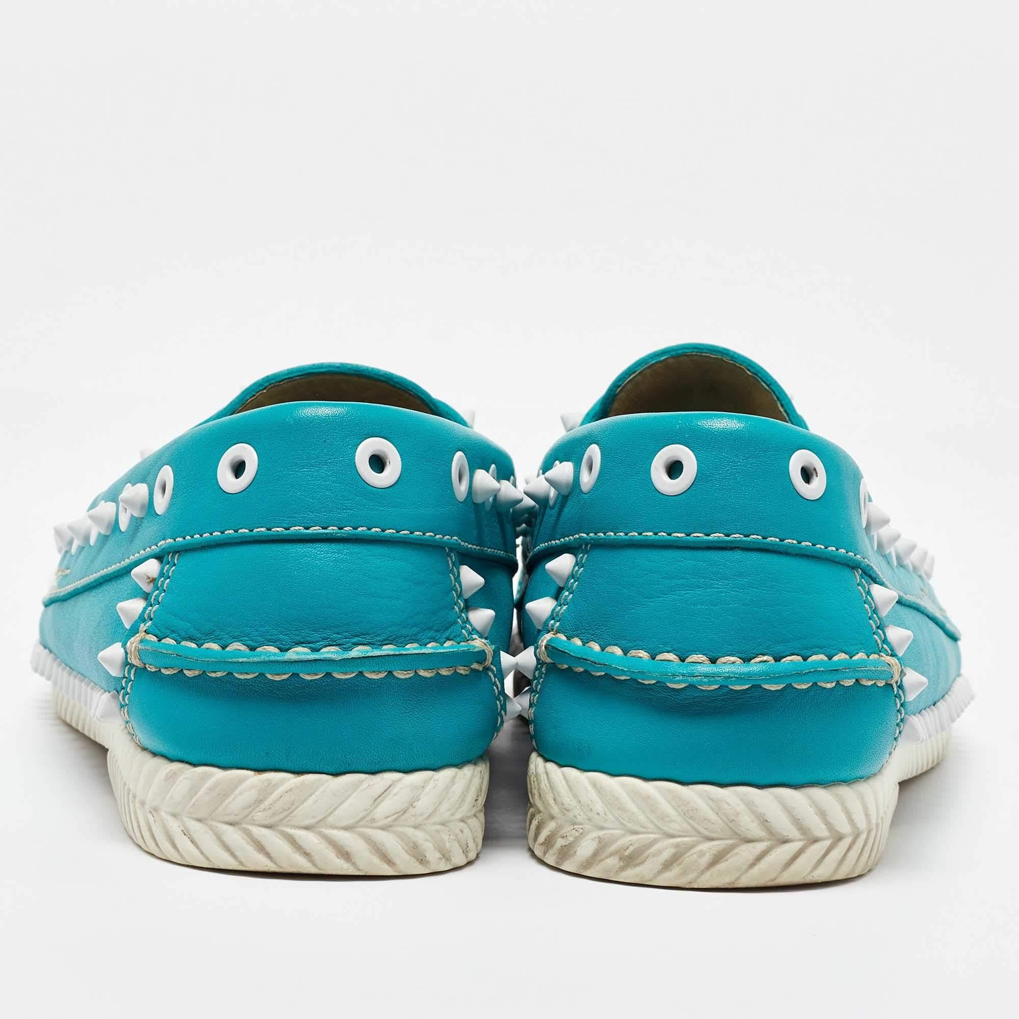 Christian Louboutin - Mocassins de yacht à pointes en cuir bleu, taille 43 Pour hommes en vente