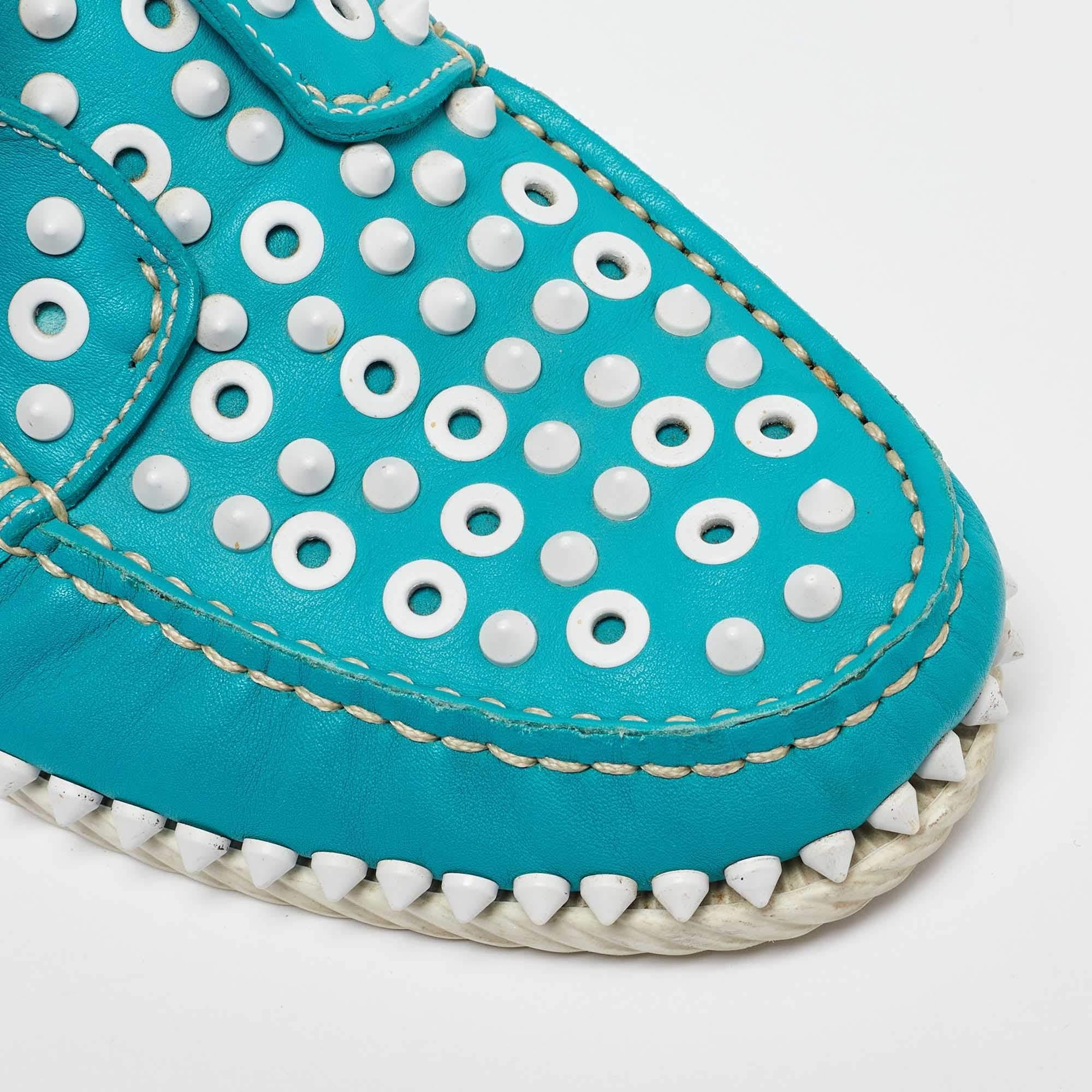 Christian Louboutin - Mocassins de yacht à pointes en cuir bleu, taille 43 en vente 2