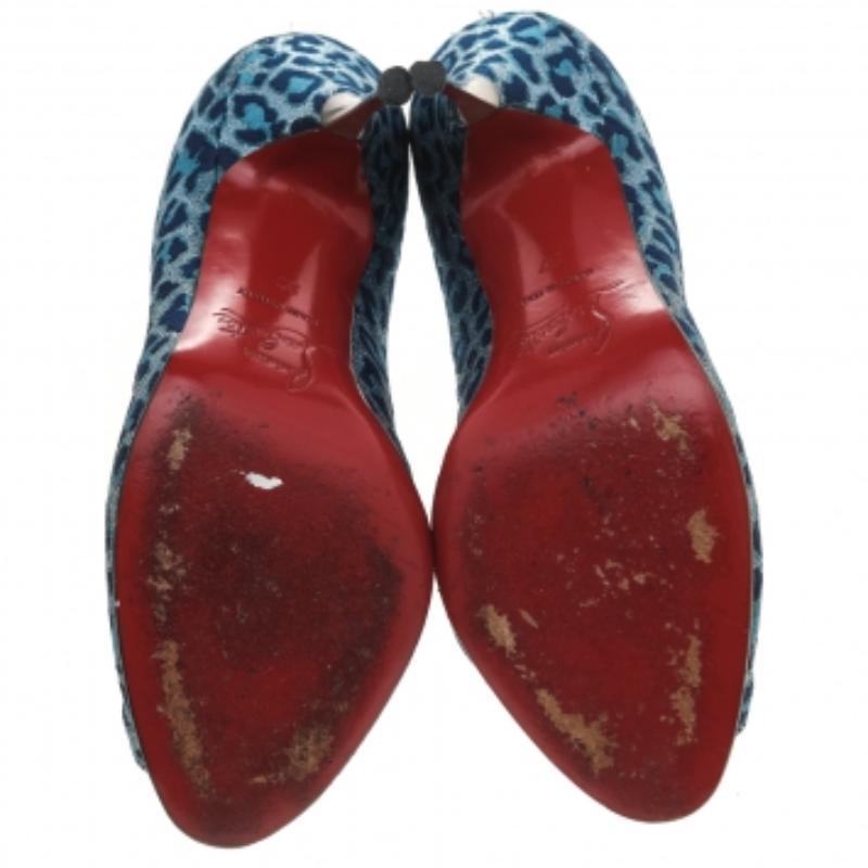 Women's Christian Louboutin Blue Leopard Print Fabric Peep Toe Pumps Size 37 For Sale