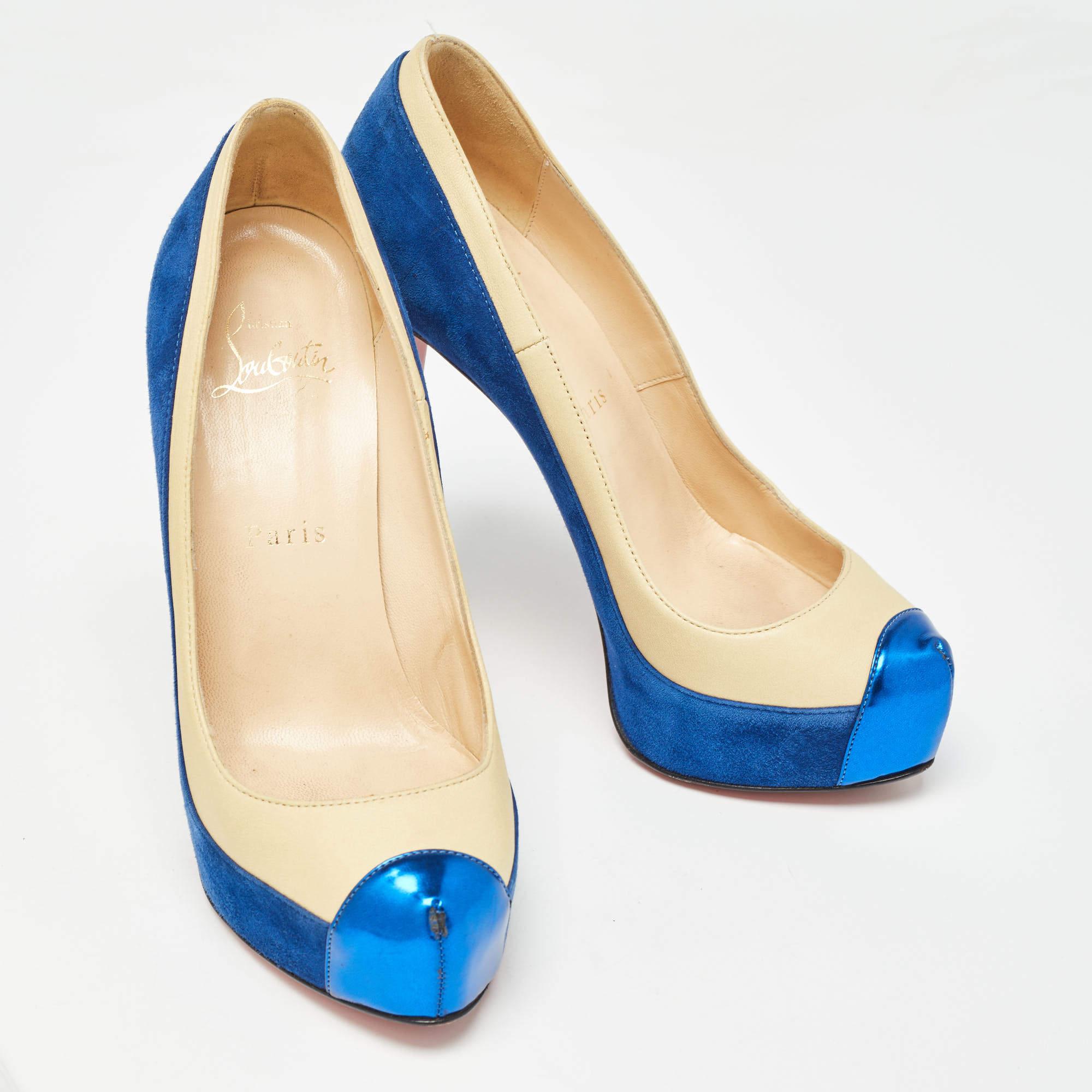 Christian Louboutin escarpins en daim et cuir bleu/jaune clair, taille 36 Bon état - En vente à Dubai, Al Qouz 2