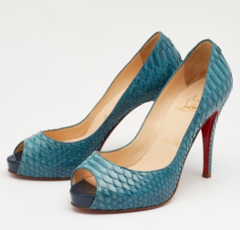 Christian Louboutin Blue Python Very Prive Platform Pumps Size 38 In Good Condition For Sale In Dubai, Al Qouz 2