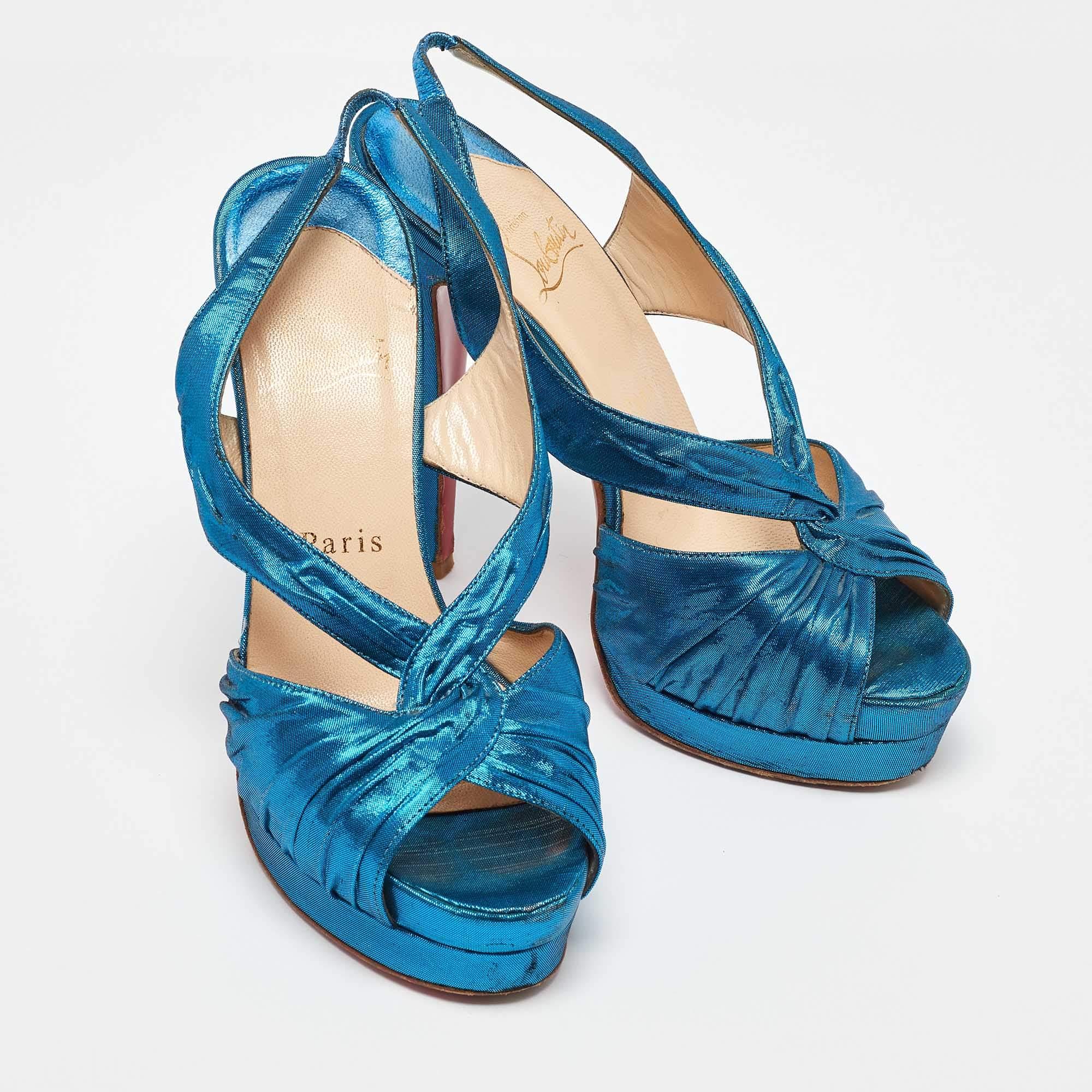 Christian Louboutin Sandalias de plataforma Pour Monsieur de satén azul tamaño 36 en Bastante bueno estado para la venta en Dubai, Al Qouz 2