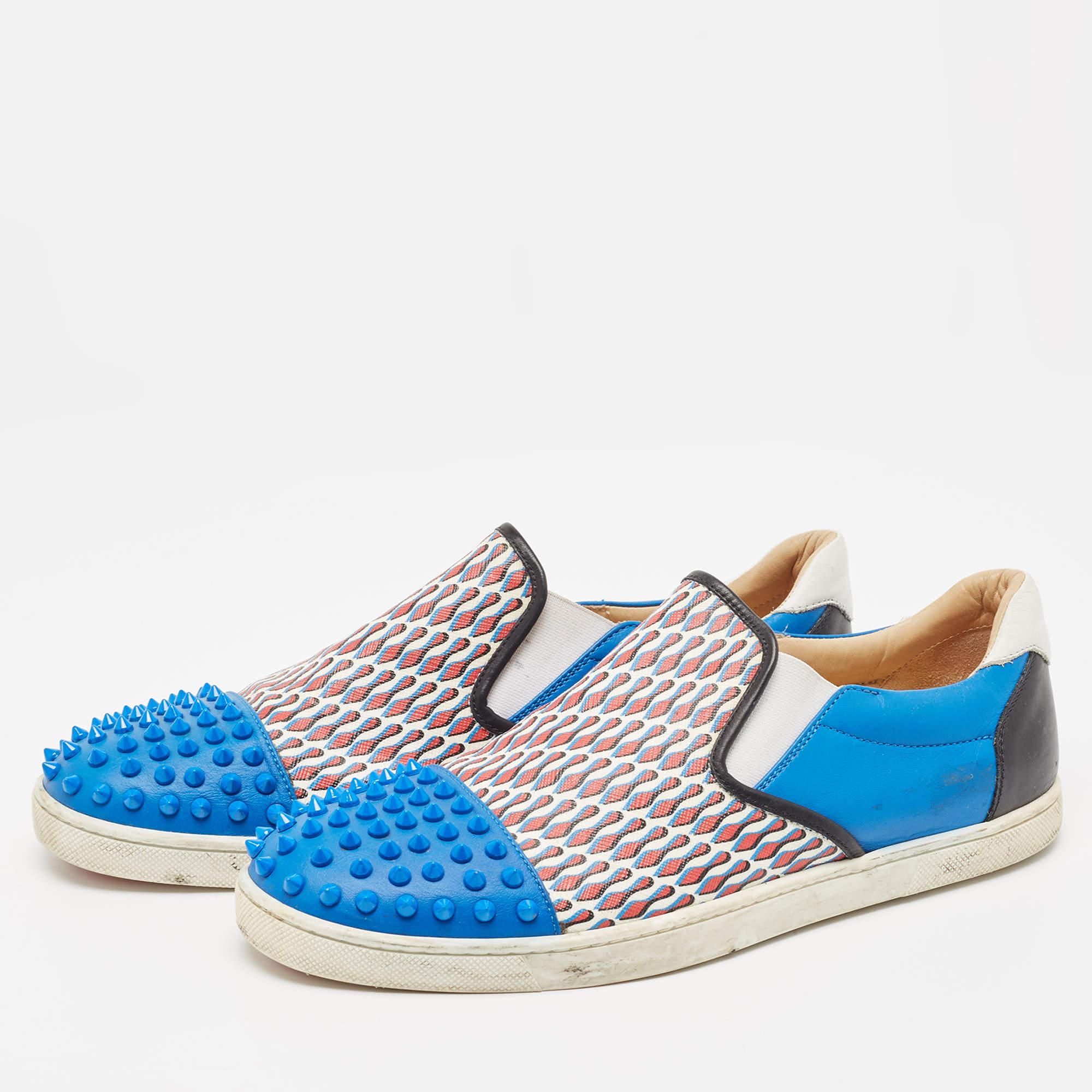 Designed in the most stunning bright and beautiful blue leather and Loubi print leather, these Nazapunta skate sneakers from Christian Louboutin are stylish and definitely a statement piece. Featuring blue spikes across the vamps, these shoes are