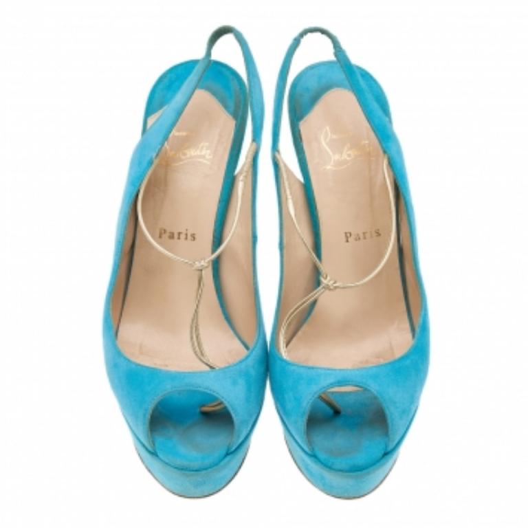 Christian Louboutin Alta Spritney Sandales à plateforme en daim bleu Taille 40 État moyen - En vente à Dubai, Al Qouz 2