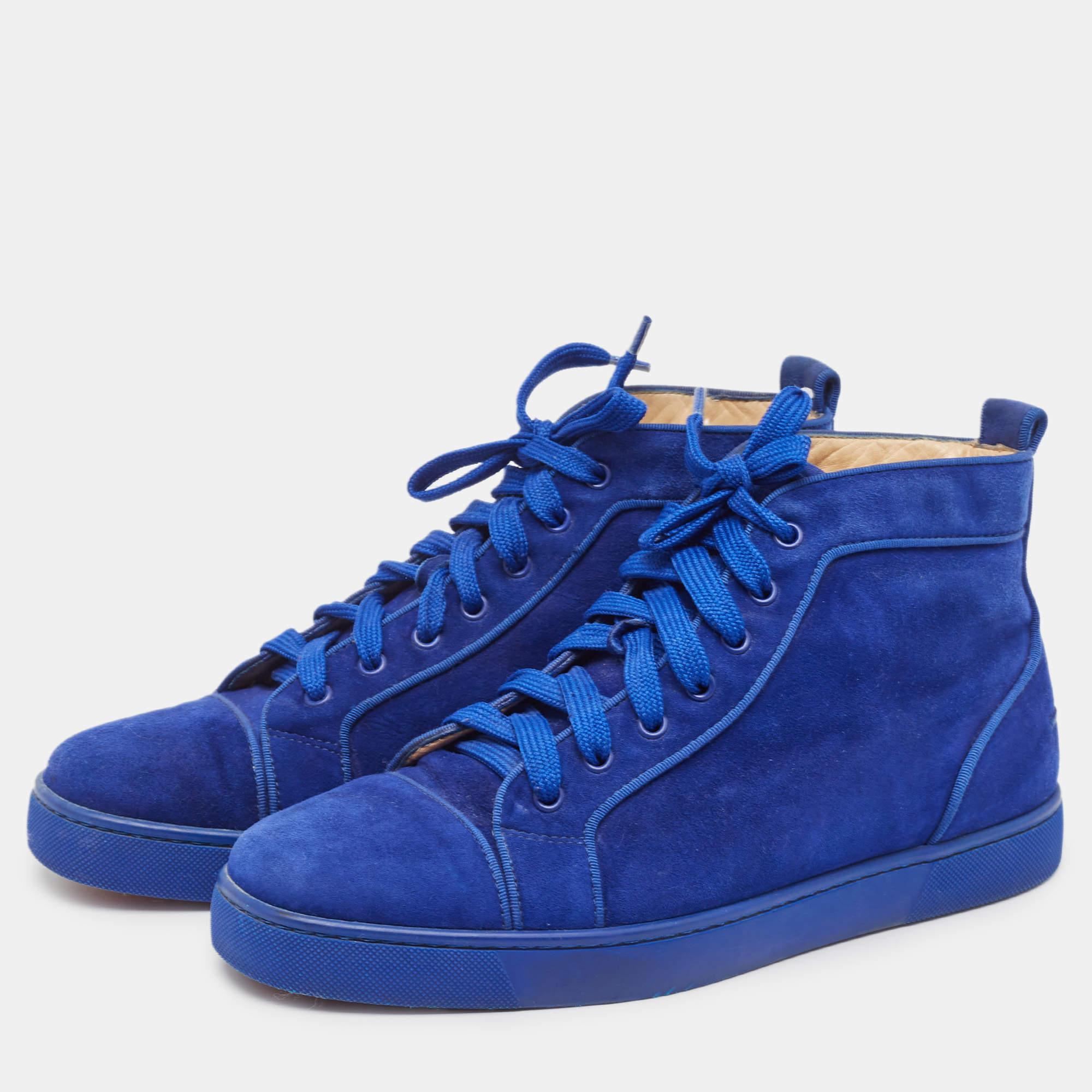 Give your outfit a luxe update with this pair of designer sneakers. The shoes are sewn perfectly to help you make a statement in them for a long time.