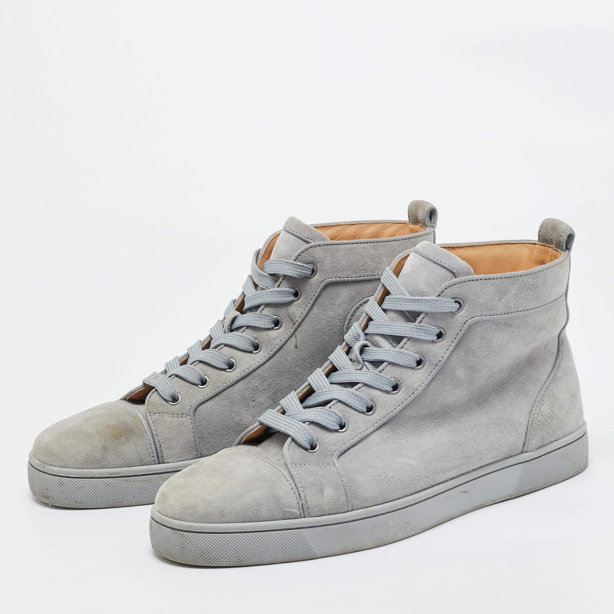 Coming in a classic silhouette these designer sneakers are a seamless combination of luxury comfort and style. These sneakers are designed with signature details and comfortable insoles.