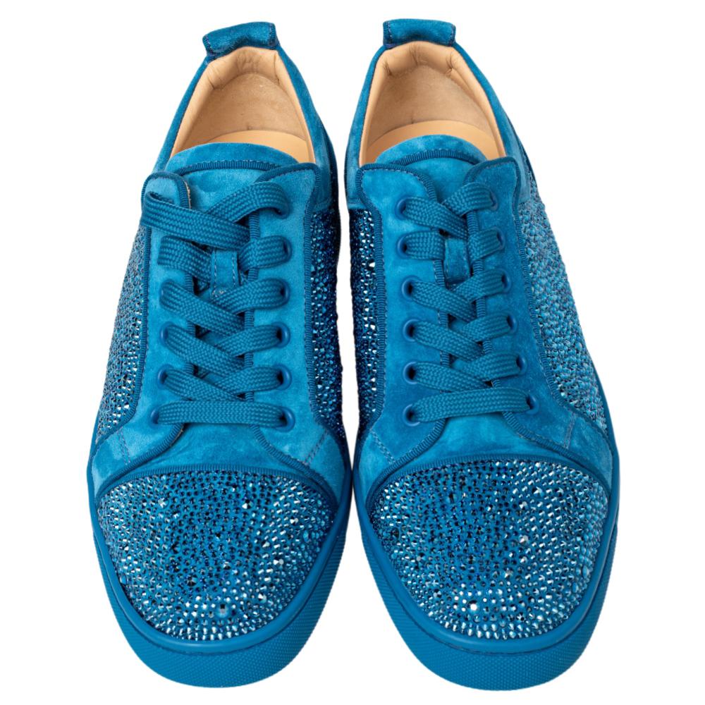 Make a style statement every time you wear these trendy suede low-top sneakers. Add oomph to your wardrobe with these blue Louis Junior Strass rubber sole sneakers. Flaunt a stylish look every time you head out wearing these sneakers by Christian