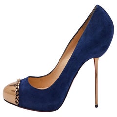 Christian Louboutin Blaue Wildleder-Pumps mit Metallip-Kette und Metallic- Cap Toe Größe 40