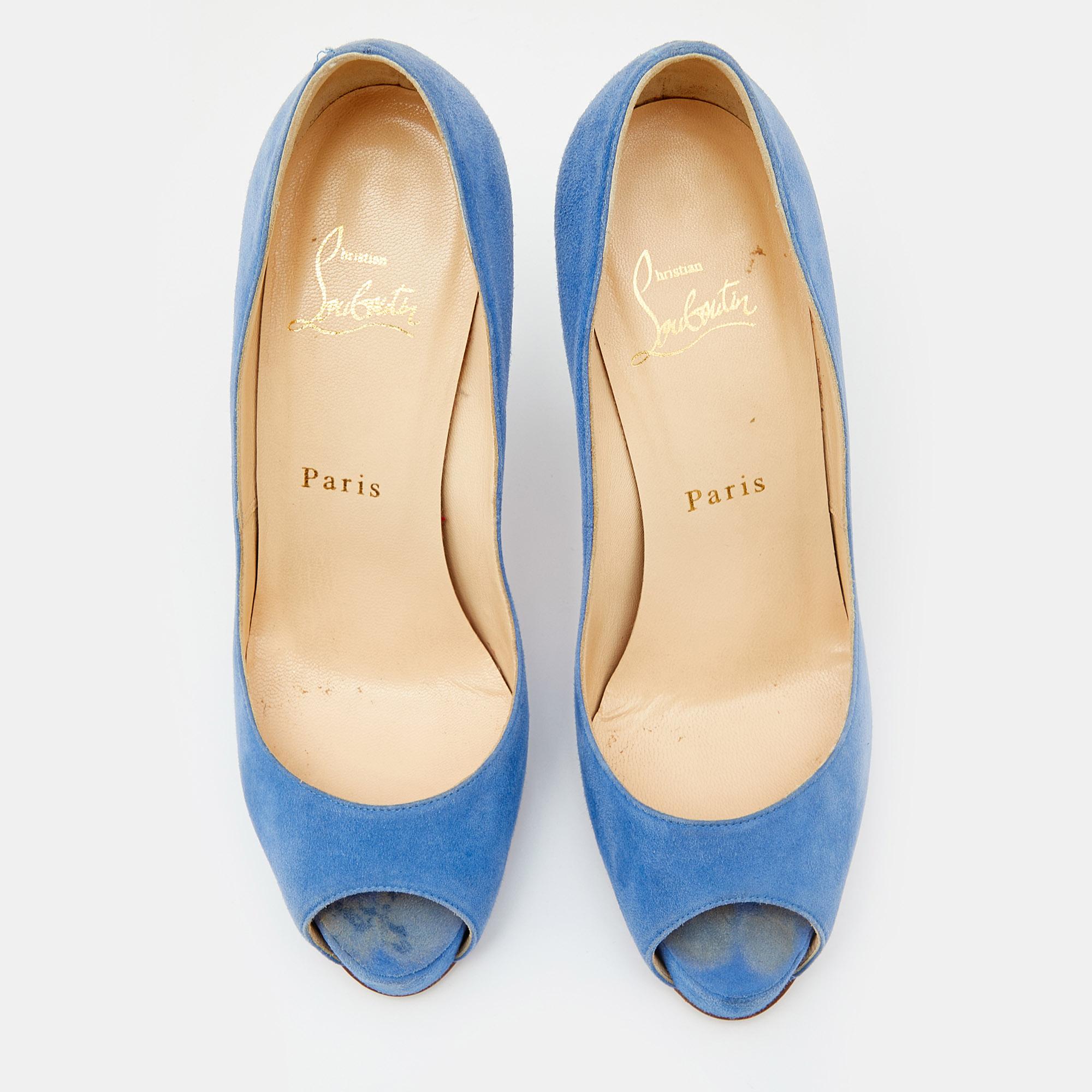 This pair of Christian Louboutin pumps is a timeless classic. Step out in style while flaunting these blue suede pumps, ideal for summer outings. They feature peep toes, platforms, and 11.5 cm heels.

