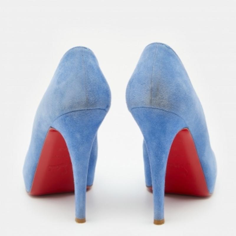 Christian Louboutin Escarpins à bout ouvert très prisés en daim bleu, taille 36,5 en vente 1