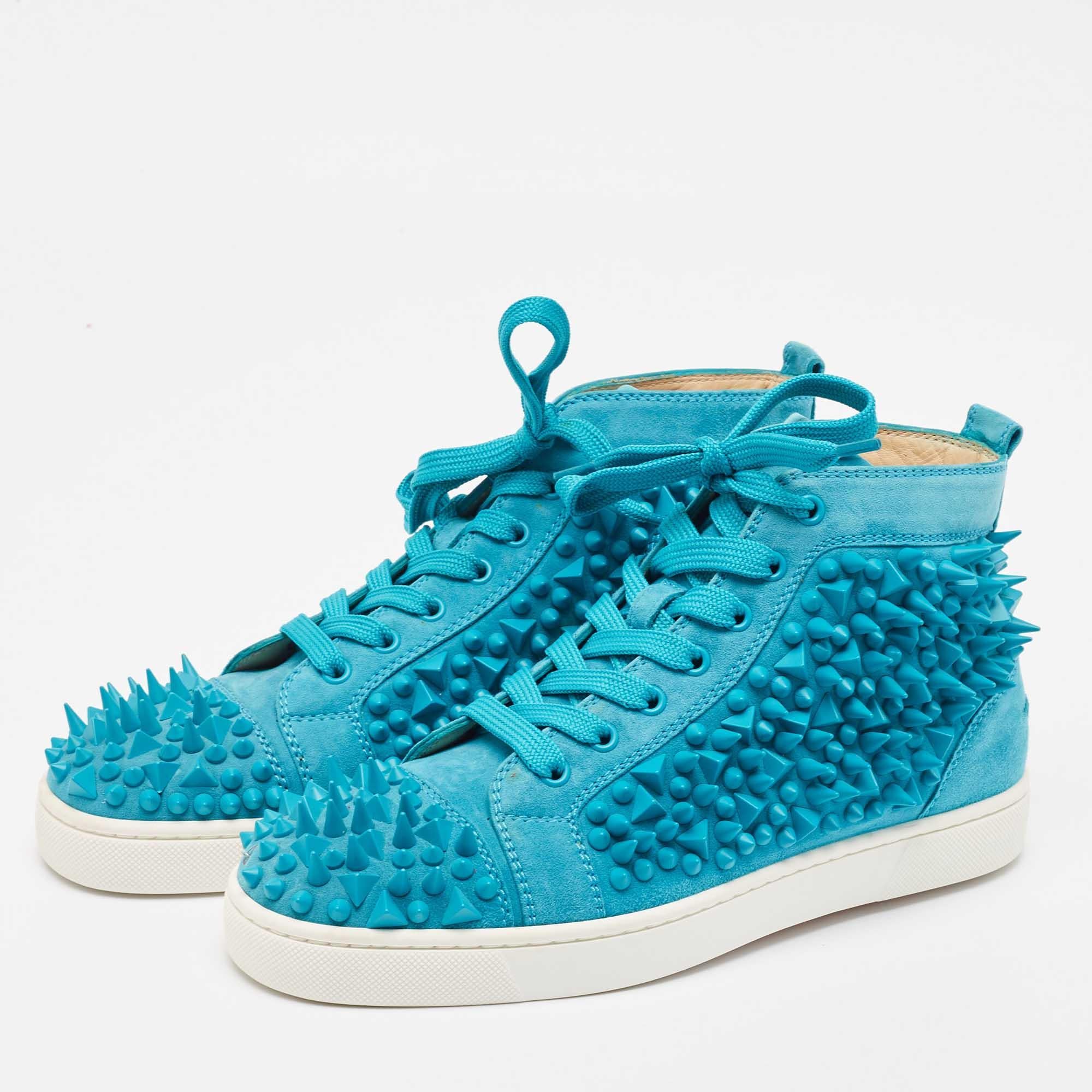 This pair of Pik Pik Louis shoes presents a whole new spin to spiked boots. Its blue suede uppers are densely studded with spikes giving the pair an edgy look. Laces provide a tonal look and the sneakers are finished with the bold red Christian