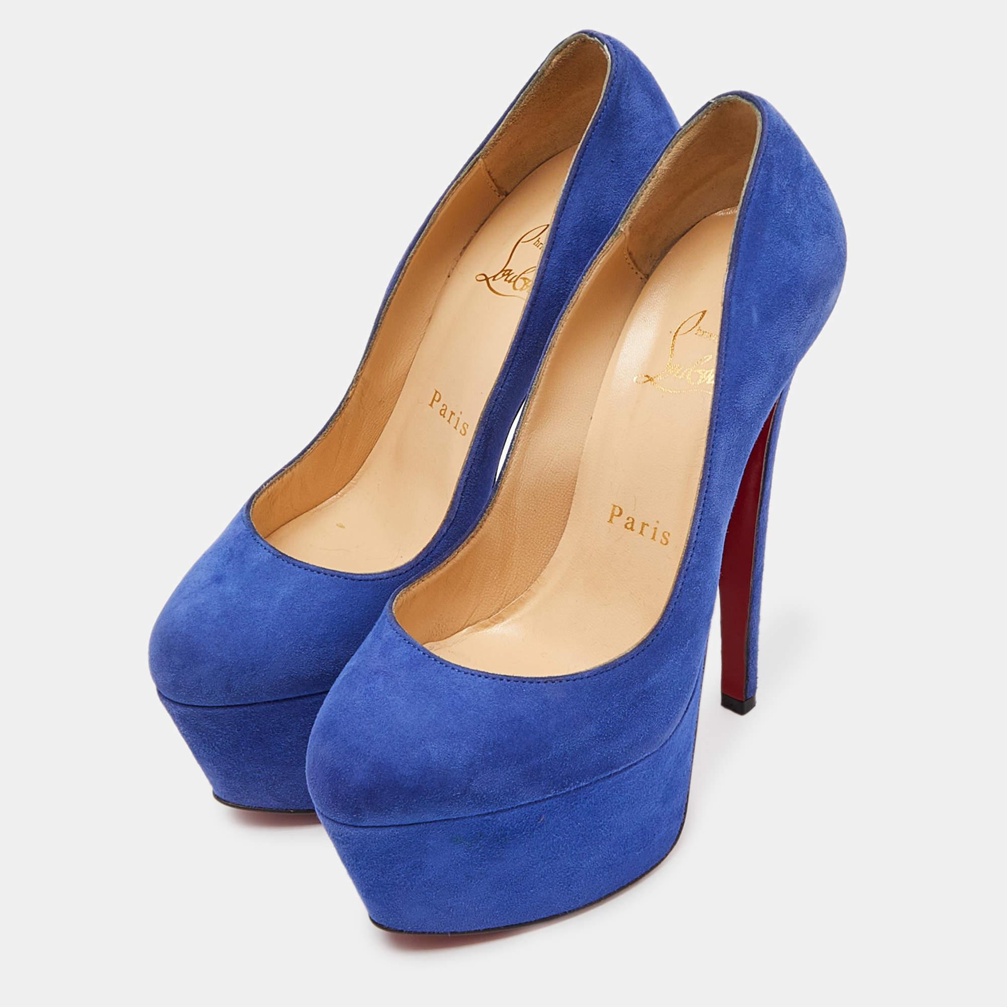 Faites preuve de chic avec ces escarpins de créateur. Ils présentent des talons robustes et des semelles durables, parfaits pour vos sorties à la mode.
