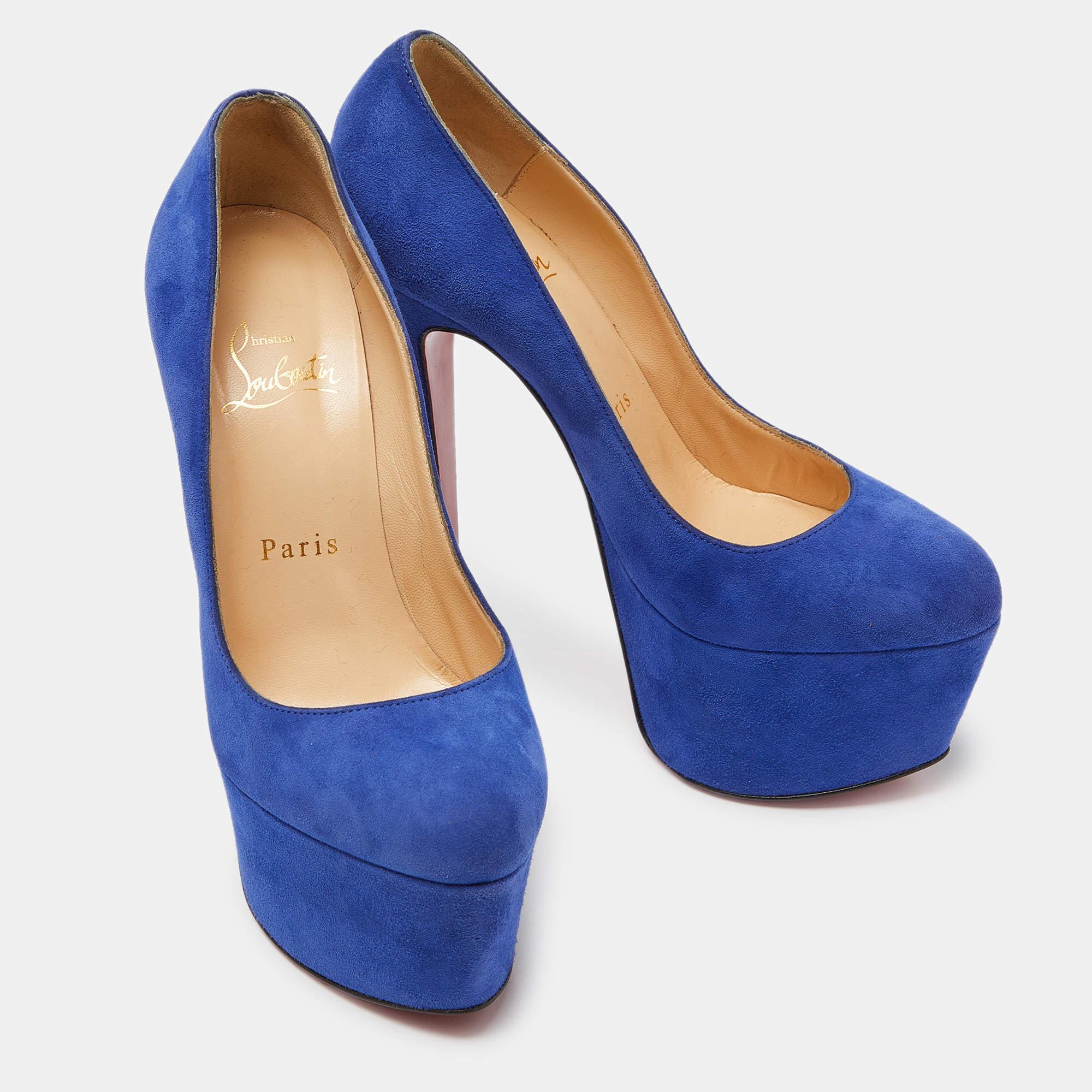 Christian Louboutin - Escarpins à plateforme Victoria en daim bleu, taille 36 Bon état - En vente à Dubai, Al Qouz 2