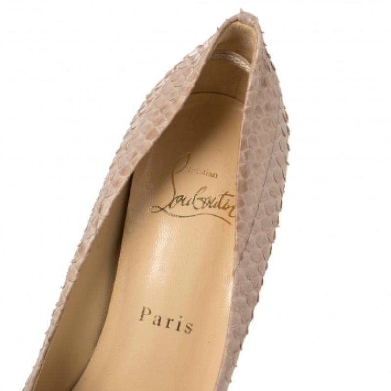Christian Louboutin Blush Pink Python Very Prive Peep Toe Pumps Size 34.5 In Excellent Condition For Sale In Dubai, Al Qouz 2